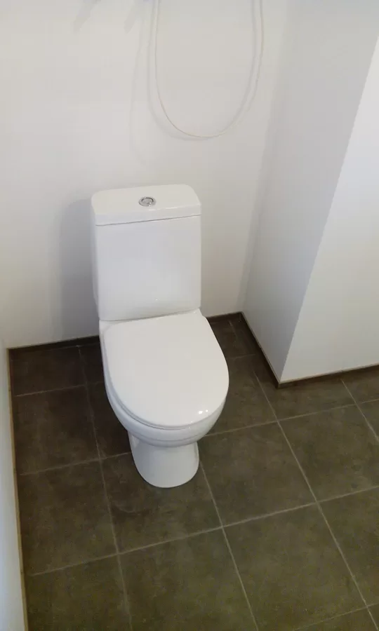 tualete pēc